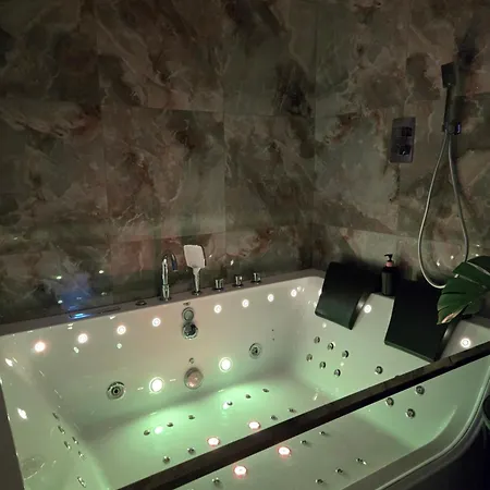 Jacuzzi Mokotow Apartment Warschau